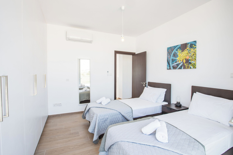 Bedroom 3, Villa Prol17, Exquisite 5bdr Villa With Pool, Close to Fig Tree Bay Beach