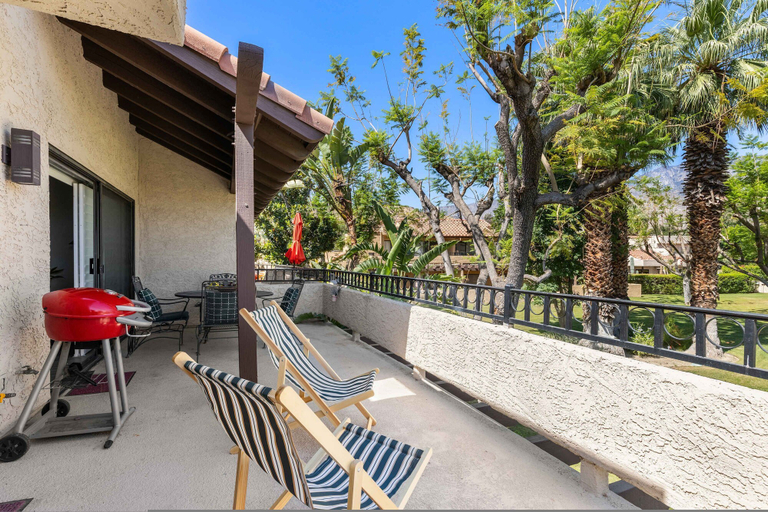 Room 4, South Cherokee in Palm Springs, Riverside