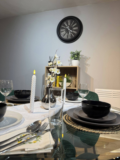 Dining room 3, 2bed Flat 5 Mins From New Street Free Parking, Birmingham