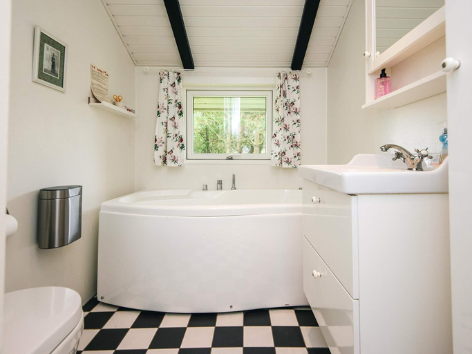 Bathroom 3, 4 star holiday home in Blåvand, Varde