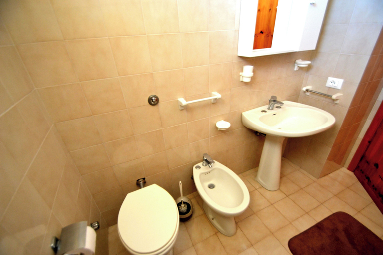 Bathroom 5, Air-conditioned Yoko Holiday Home for 5 Guests, Lecce
