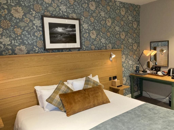 Bedroom 2, The Black Hat, Bradford