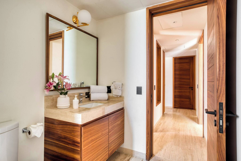Bathroom 3, Family Friendly Apt #9 sin Vista, 3bbr , 6pax, La Paz