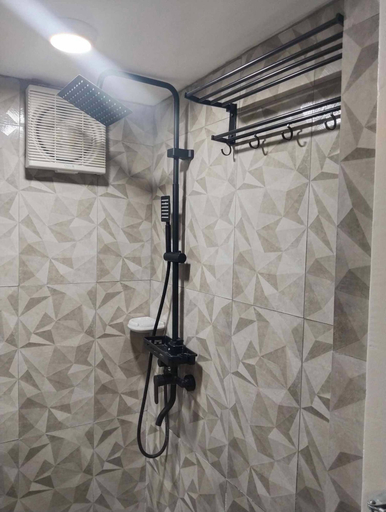 Bathroom 4, Charming Bungalow Rental in Calapan City with Modern Comforts, Calapan City