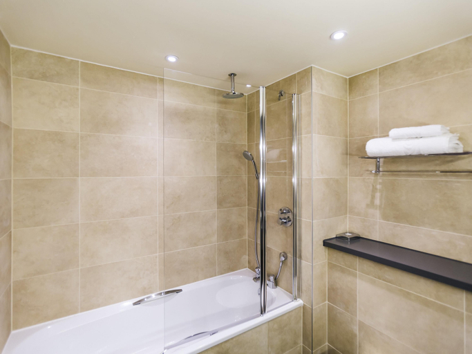 Bathroom 5, Mercure Dartford Brands Hatch Hotel & Spa, Kent