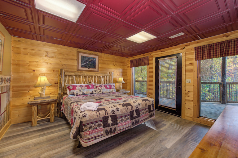 Room 3, Bears Haven Lodge, Sevier