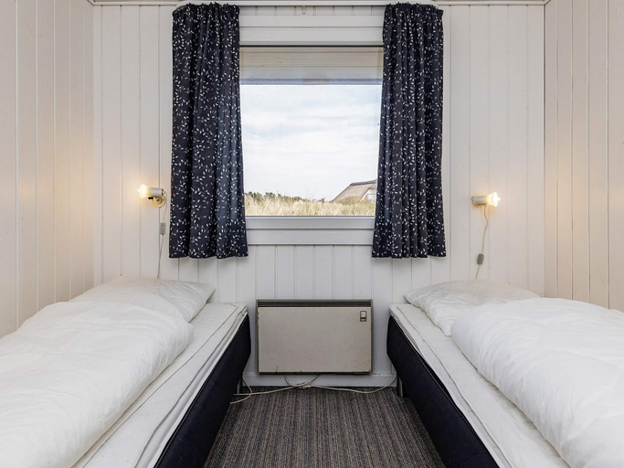Bedroom 2, 8 person holiday home in Blåvand, Varde