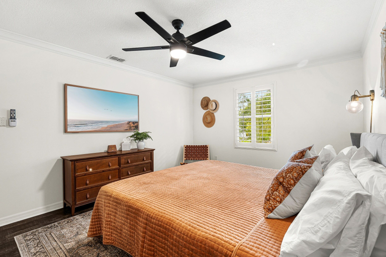 Room 4, Sunshine Retreat 4 Bedroom Home, Sarasota