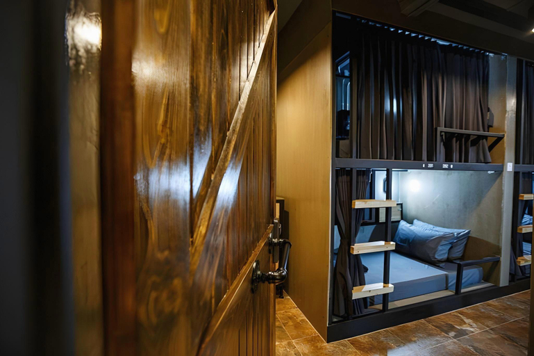 Bedroom 3, Episode 11 Hostel Sukhumvit, Wattana