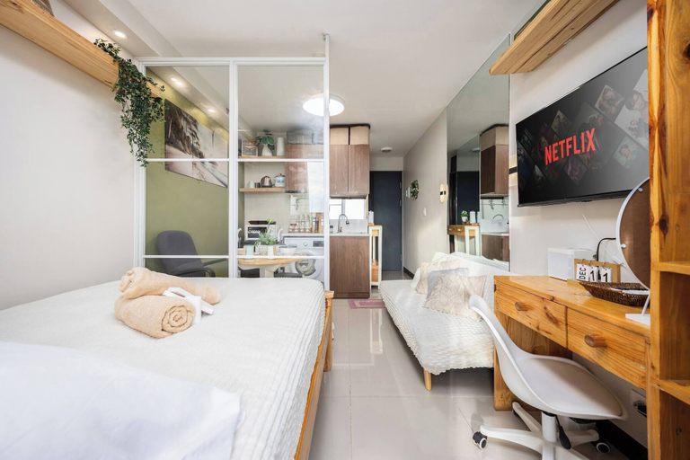 Room 3, Cozy Wood-Cabin Studio with Balcony  Warm Lighting, Lapu-Lapu City