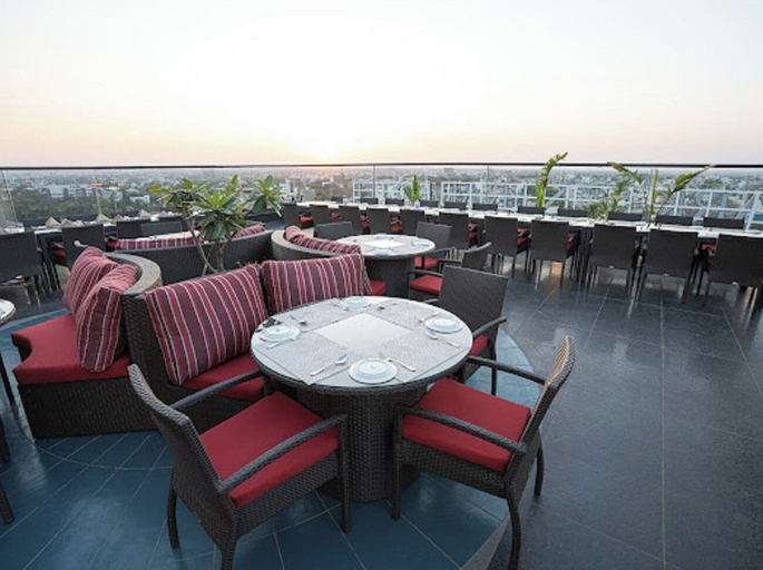 Outdoor dining 2, Hotel Park Central, Ahmadnagar