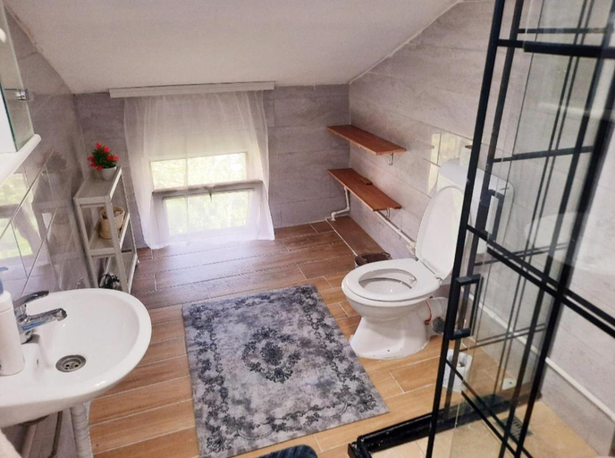 Bathroom, Bus Station Hostel, Peć