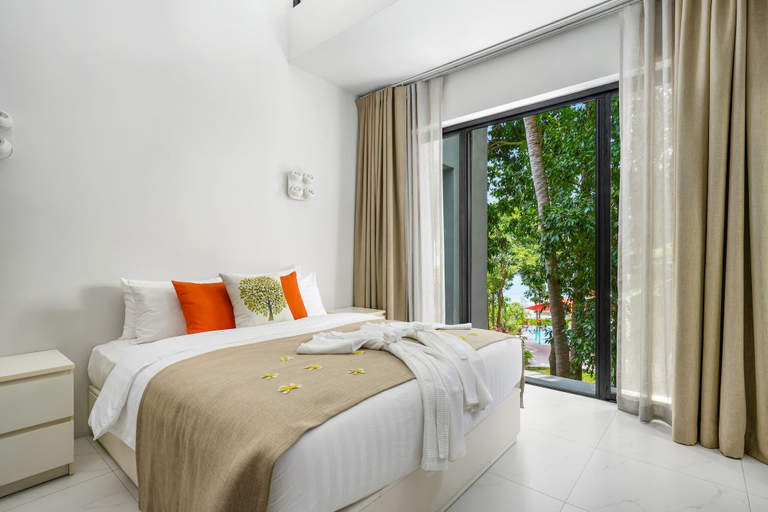 Room 5, Serene Escape at Asia Blue Villa One - Your Luxurious 3-bed Villa Retreat Awaits, Ko Phangan