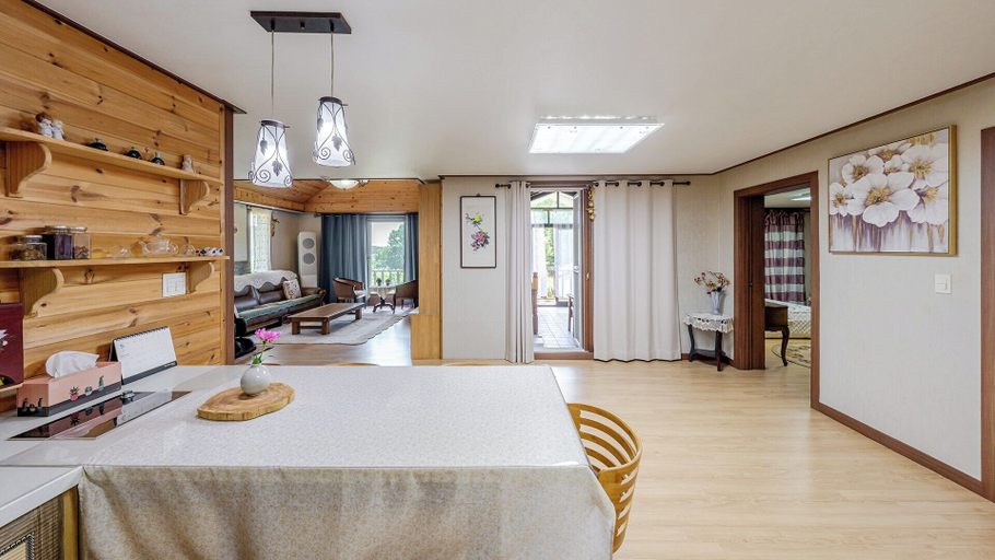 Room 4, Jangmi Pension, Daebudo, Ongjin