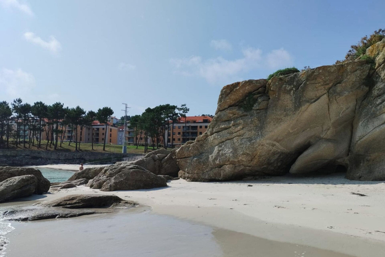Beach 2, 3 Bed House Sleeps 6 Pet-friendly With Terrace, A Coruña