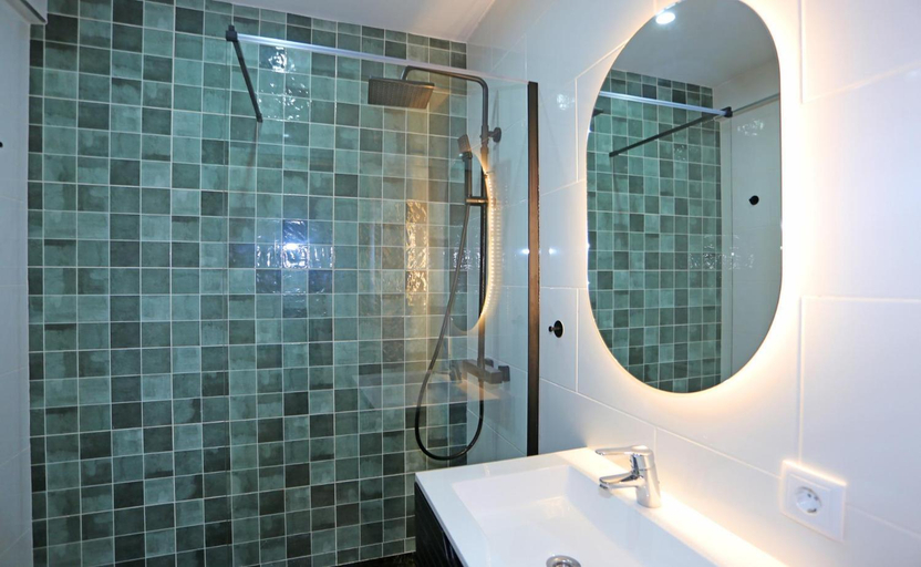 Bathroom 3, A12 - Praia da Luz Studio Apartment, Lagos