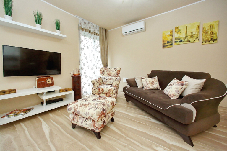 Others 2, Few Steps From the Center - new and Modern Apartment for 4 Persons, Zadar