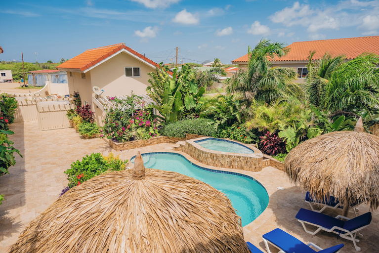 Primary image, Spacious 4-bedroom apartment 2 km from Eagle beach - Dream Suites Aruba