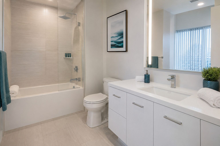 Bathroom, The Arvyn Hotel and Suites, Toronto