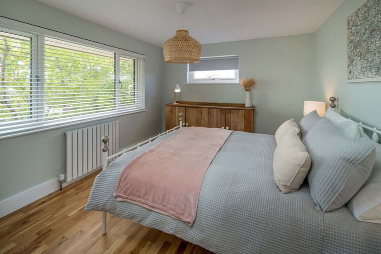 Room 3, Spring Hill Luxury Home Countryside Solent Views, Isle of Wight