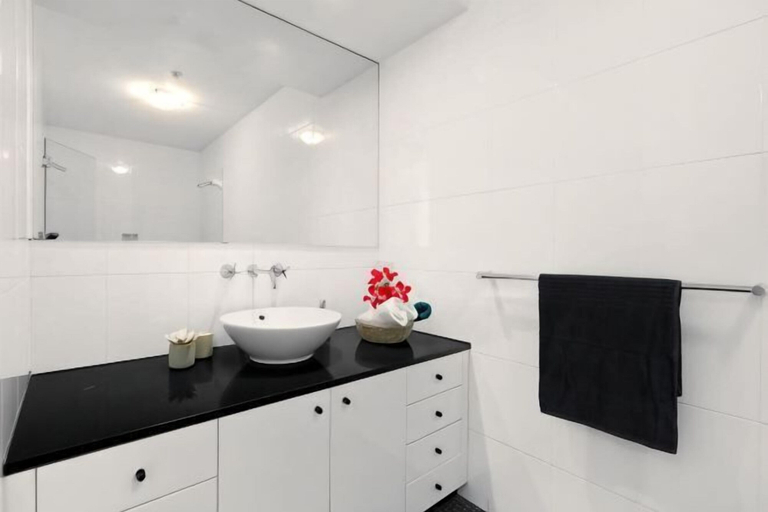 Bathroom, A Stylish Apt, City Views Next To Darling Harbour, Sydney