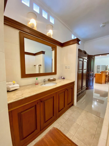 Bathroom 4, Emerald Villa, Denpasar