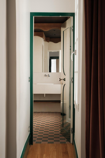 Bathroom 2, Paris Home Collection Serviced Apartments in Notre Dame - Rue Savoie, Paris