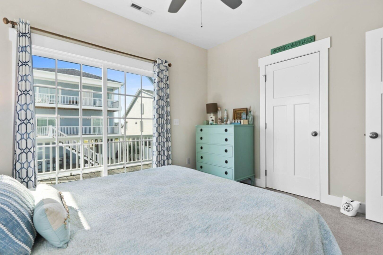 Room 4, Isle Be There / 227 Gerda Ave 4 Bedroom Home, Brunswick