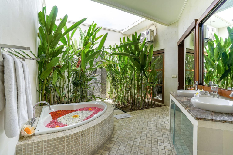 Bathroom 2, Villa Suliac - Luxurious Private 3BR Villa in Central Seminyak, Badung