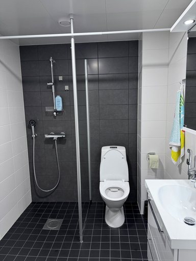 Bathroom, Scandi Sun 2BR With Lemon Accents, Uusimaa