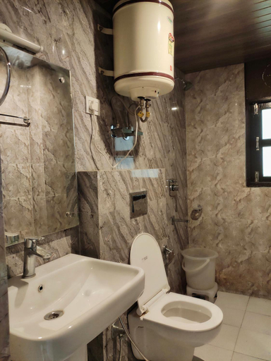 Shower 5, The Wood Inn, Shimla