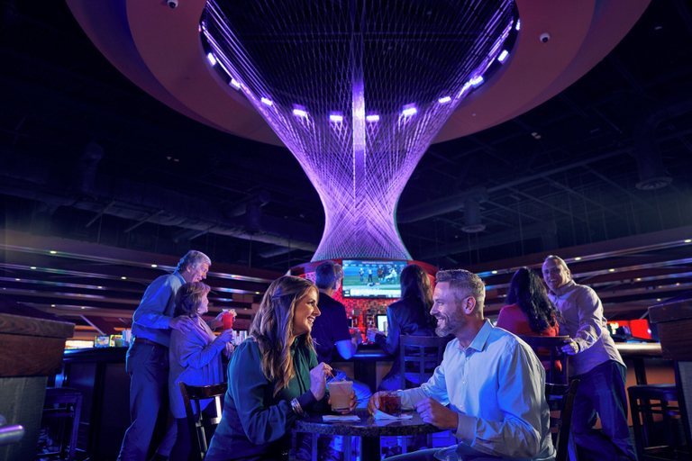 Bar (on property), Downstream Casino Resort, Ottawa