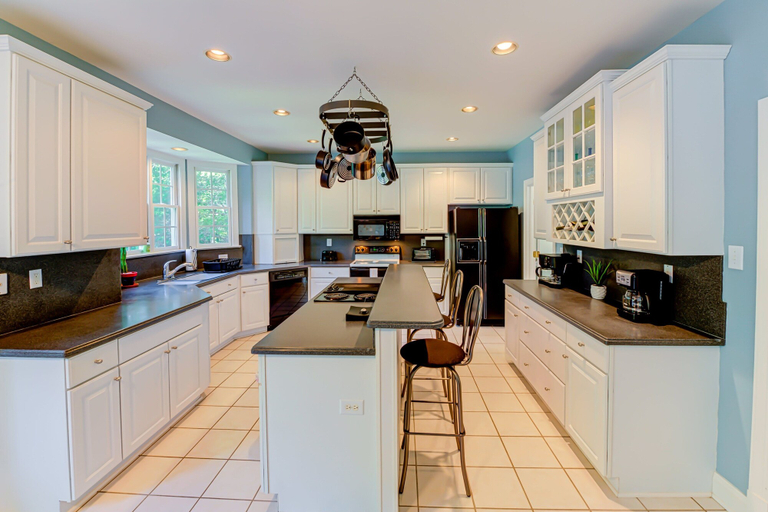 Private kitchen 5, Lakefront Home With Boat Dock, Private Firepit & Game Room - Dog-friendly, Spotsylvania