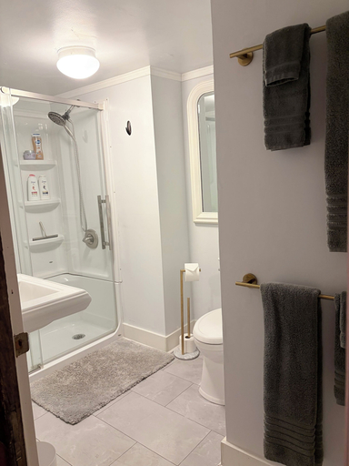 Bathroom 4, 1000 Islands B&B – The Bulloch House, Leeds and Grenville