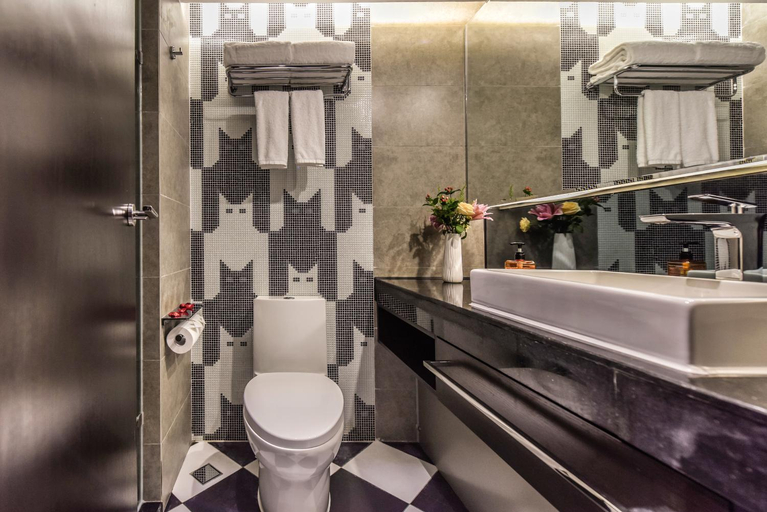 Bathroom 3, Orange Chengdu Chunxi Road Pedestrian Street Hotel, Chengdu