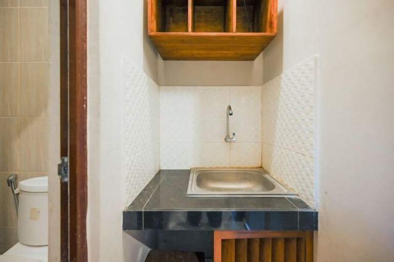 Bathroom 3, RedDoorz near Mertasari Beach 2, Denpasar