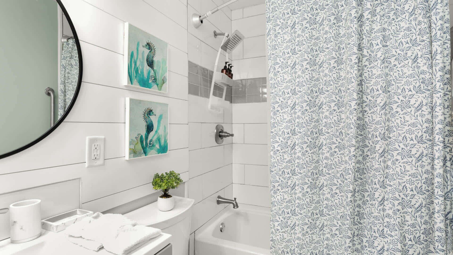 Bathroom 3, Shore Thing - Studio Stay, Bay