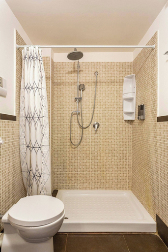 Bathroom shower, La Casa Sul Mercato Antico, Palermo