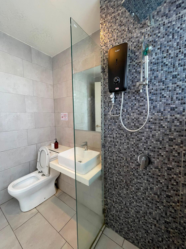 Bathroom 5, The Shore Kota Kinabalu City Centre by LW Suites, Kota Kinabalu