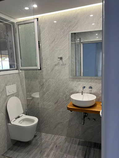 Bathroom 2, VILLA HYSA Studio's & Apartments, Sarandës
