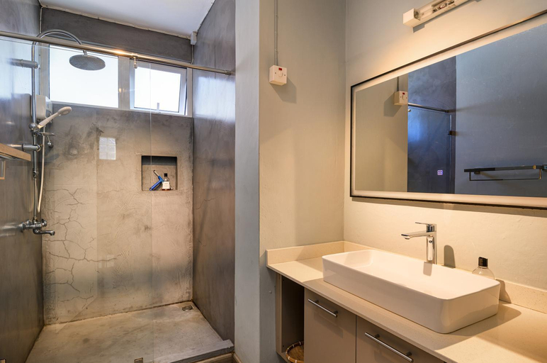 Bathroom 4, Direct Beachfront 5-BR Villa w Pool