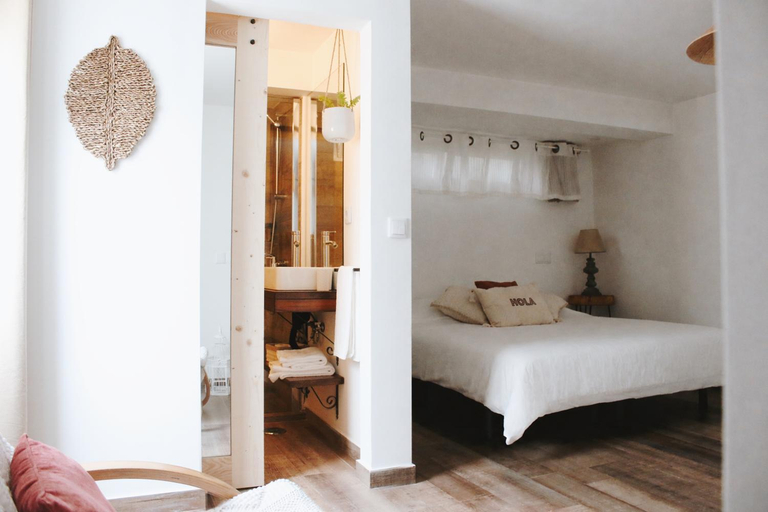 Bedroom 5, Vila Vale Guest House - Surf & Yoga, Almada