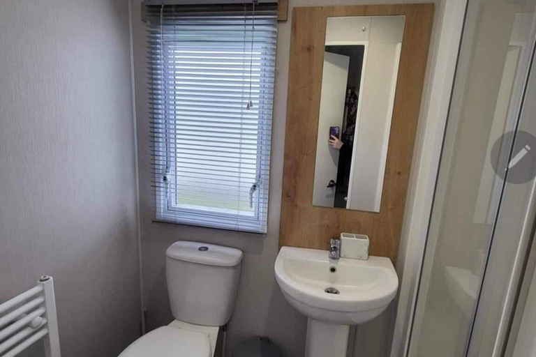 Bathroom, 3 Bed - Sleeps 8 - Pet Friendly - Beach, Lincolnshire