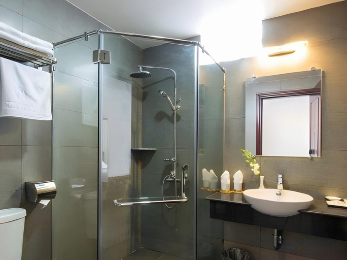 Bathroom, Punt Hotel, Ngô Quyền