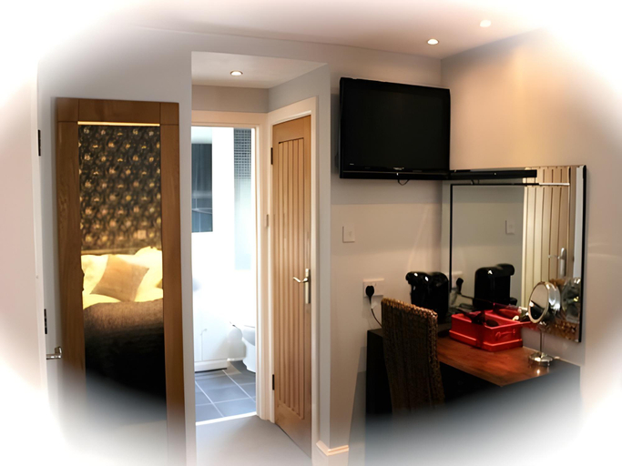 Bedroom, The Cricketers, Wokingham