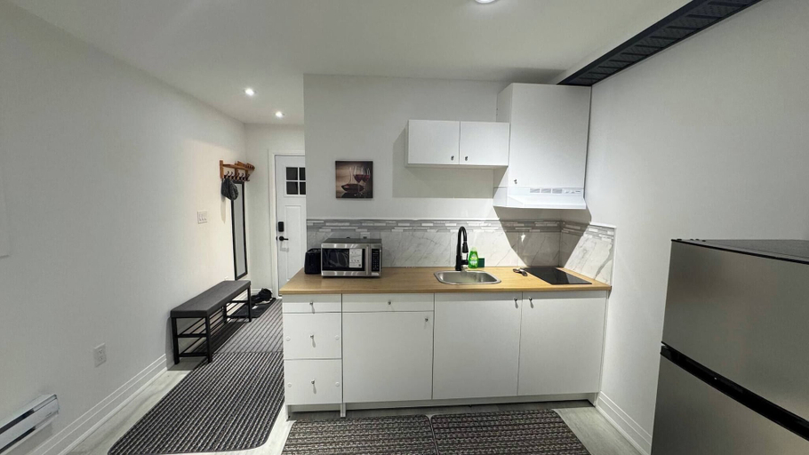 Interior 5, Cozy Studio Retreat in Scenic Georgina, Canada, York