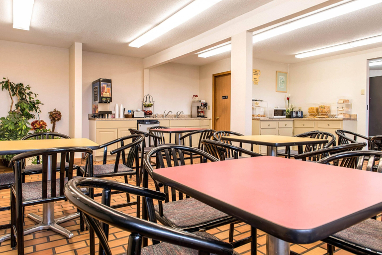 Food & Drinks 5, Econo Lodge Holland - Toledo, Lucas