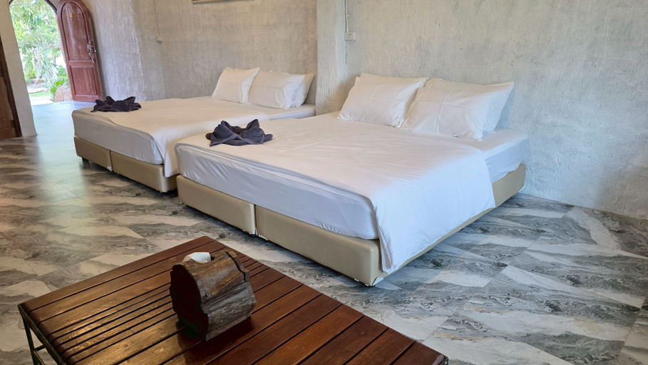 Bedroom 2, Timberland and Fruit Resort, Suan Phung