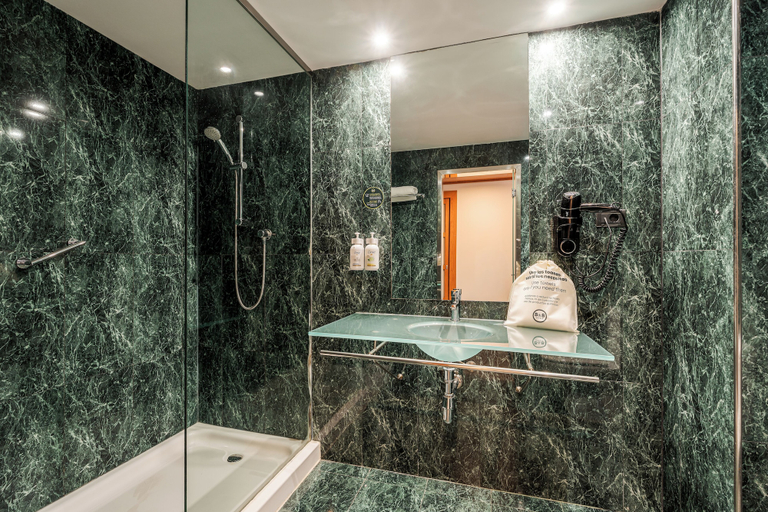 Bathroom 5, B&B Hotel Castellon, Castellón