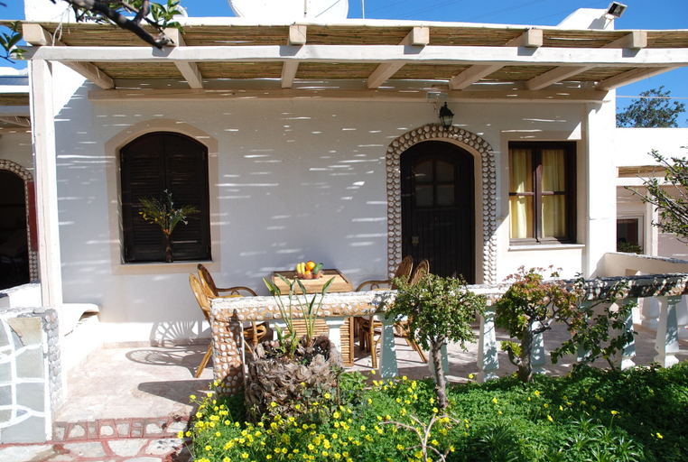 Exterior & Views 2, Spaceful Apartment With Veranda 'n Garden, Crete